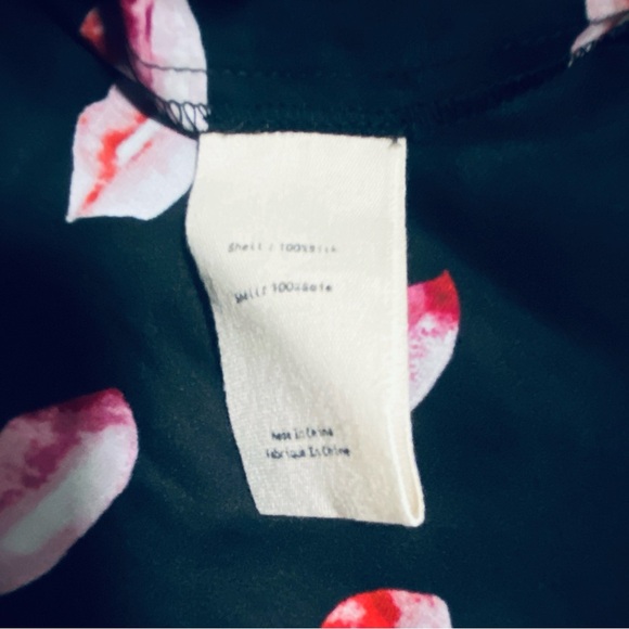 NWT L'AGENCE Tyler Holly Lip Print Long-Sleeve Silk Button Down Shirt - Size XS - Picture 12 of 16